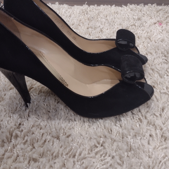 Armani heels - Picture 3 of 9